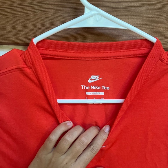 Bright red Nike crop tee womens - Picture 2 of 3